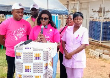 Ouellé/Octobre Rose: L’ONG IALF dépiste plus de 500 femmes. Estelle Kouamé appelle à faire de la prévention un réflexe