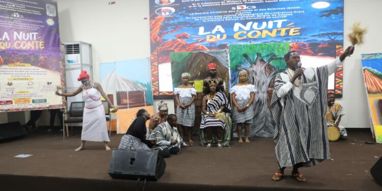 1ère édition de la Nuit des contes à l&rsquo;Université FHB: Monguih remporte le premier prix.