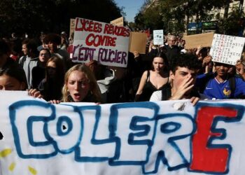 Révolte des lycéens en France : le signe du désarroi d’une jeunesse face à un système mondial à bout de souffle