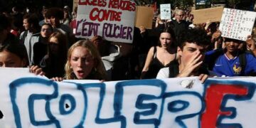 Révolte des lycéens en France : le signe du désarroi d’une jeunesse face à un système mondial à bout de souffle