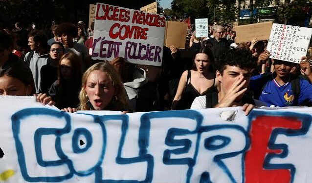 Révolte des lycéens en France : le signe du désarroi d’une jeunesse face à un système mondial à bout de souffle